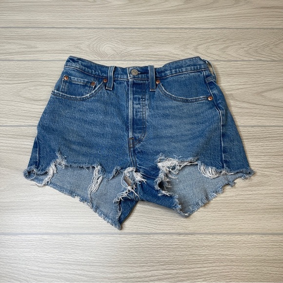 Levi’s 501 Short Raw Hen Destroyed Blue Jean Shorts Button Fly Womens size W26 - Picture 2 of 12